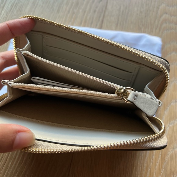 Brand New JIMMY CHOO WALET, authentic! - Picture 3 of 5